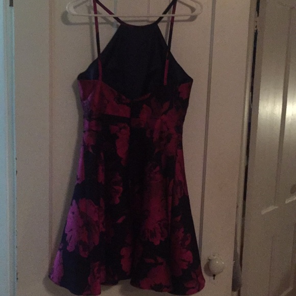 Dress - Picture 3 of 4